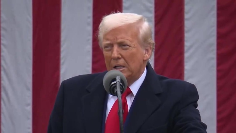 中美密谈3天，中方留下一句话，话音刚落，特朗普关税被裁定非法