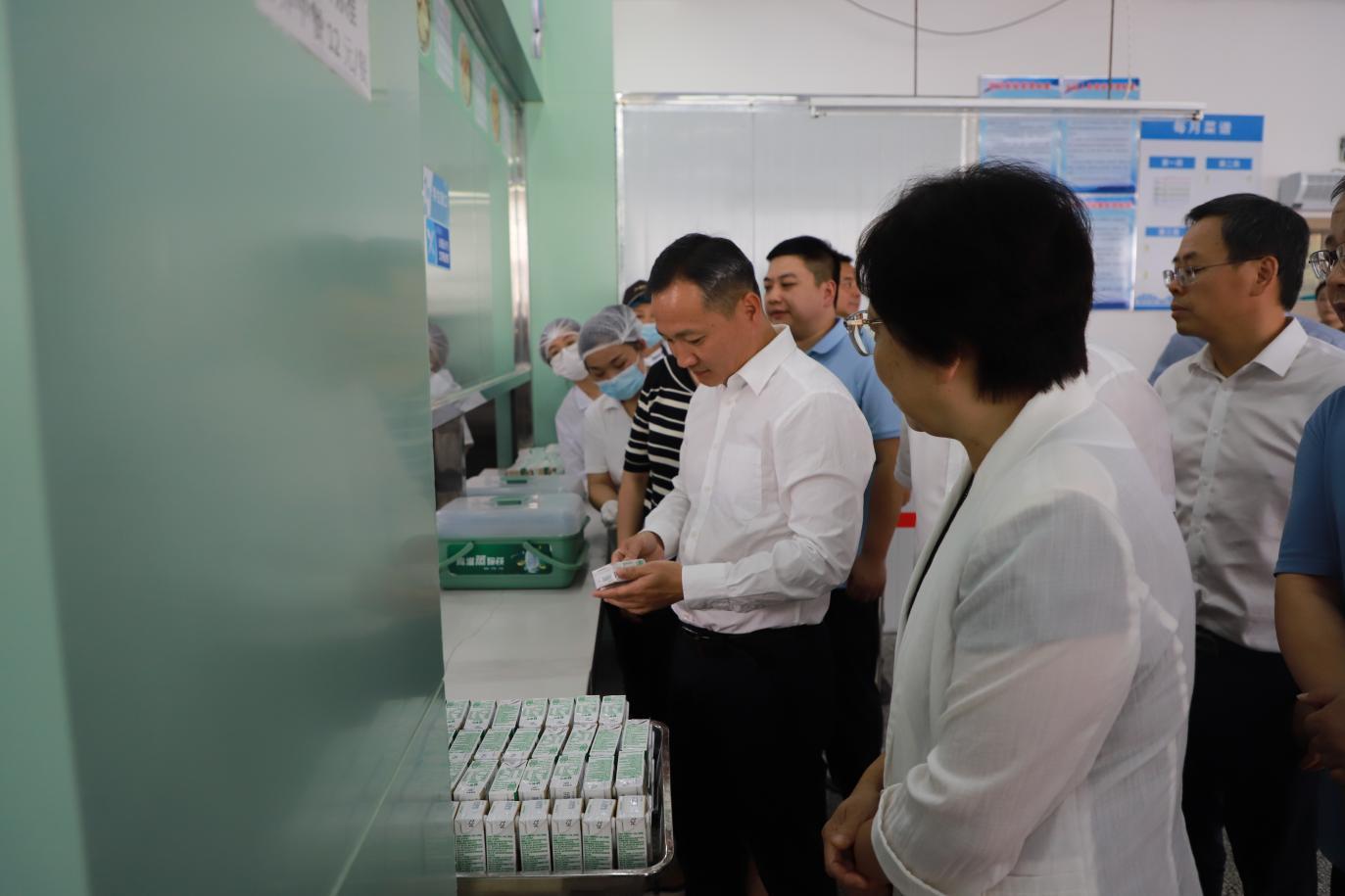 青山湖区政府区长杨育星督办“校园餐整治和管理”重点提案办理