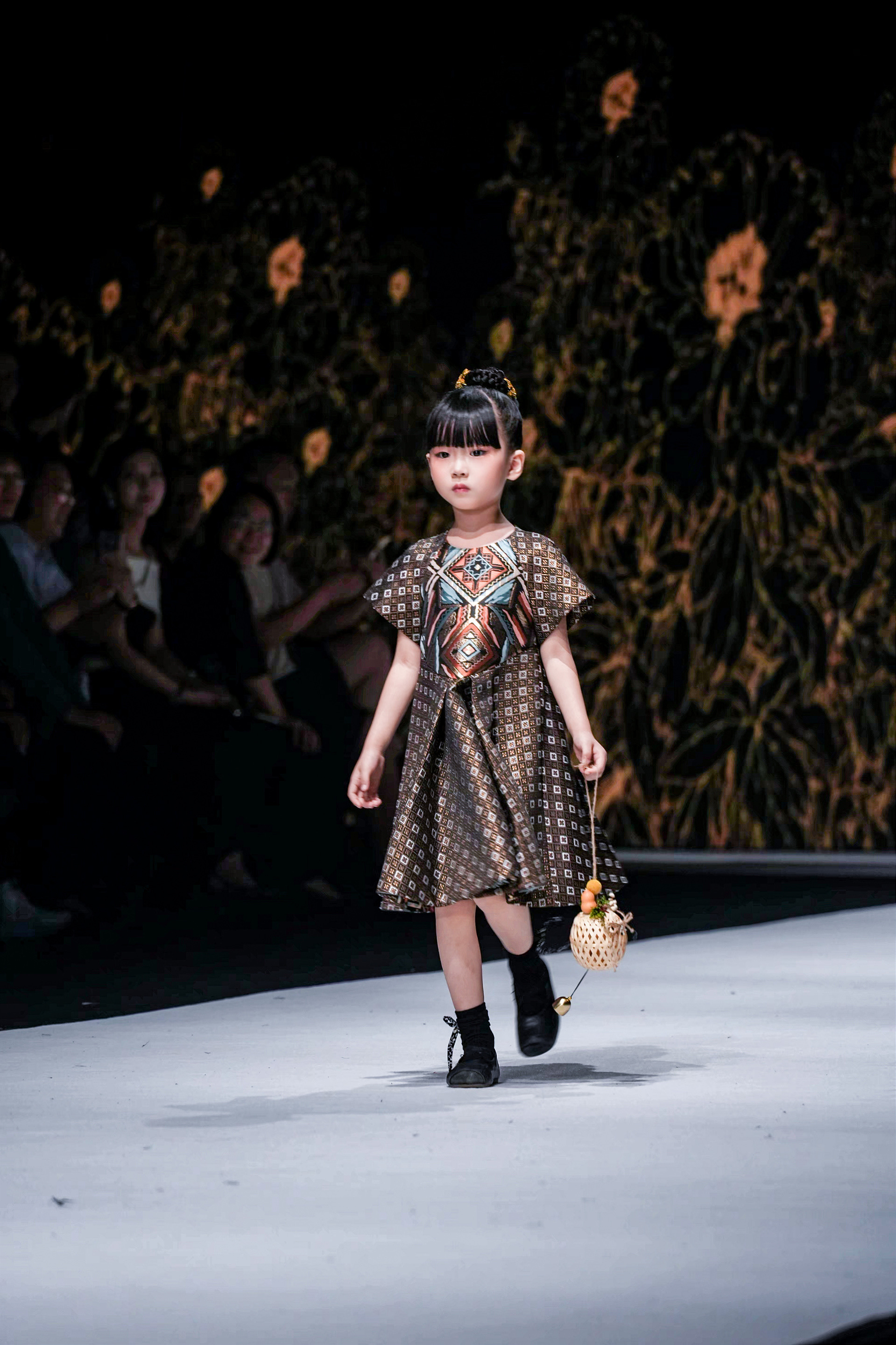 2025郑州时装周圆满闭幕 中原时尚绽放艺秀光芒