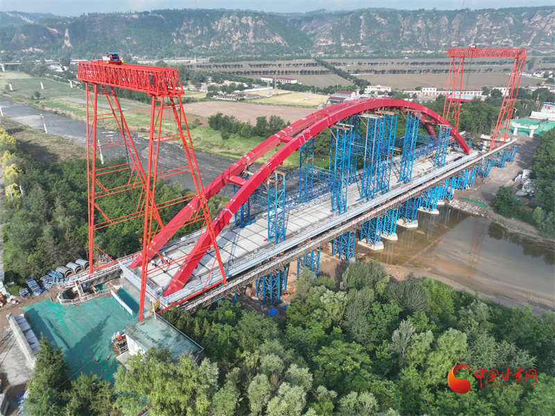 完美呈现：泾河之上崛起红色地标