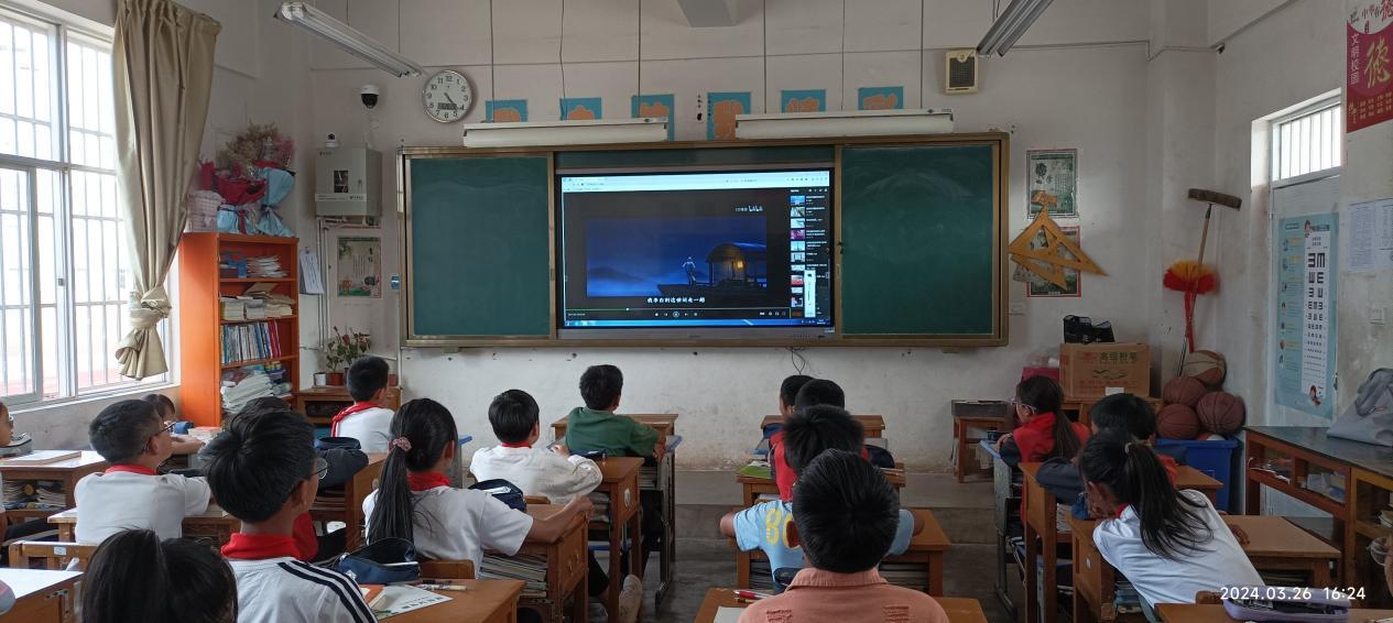 孩子们通过看《长安三万里》学习诗歌