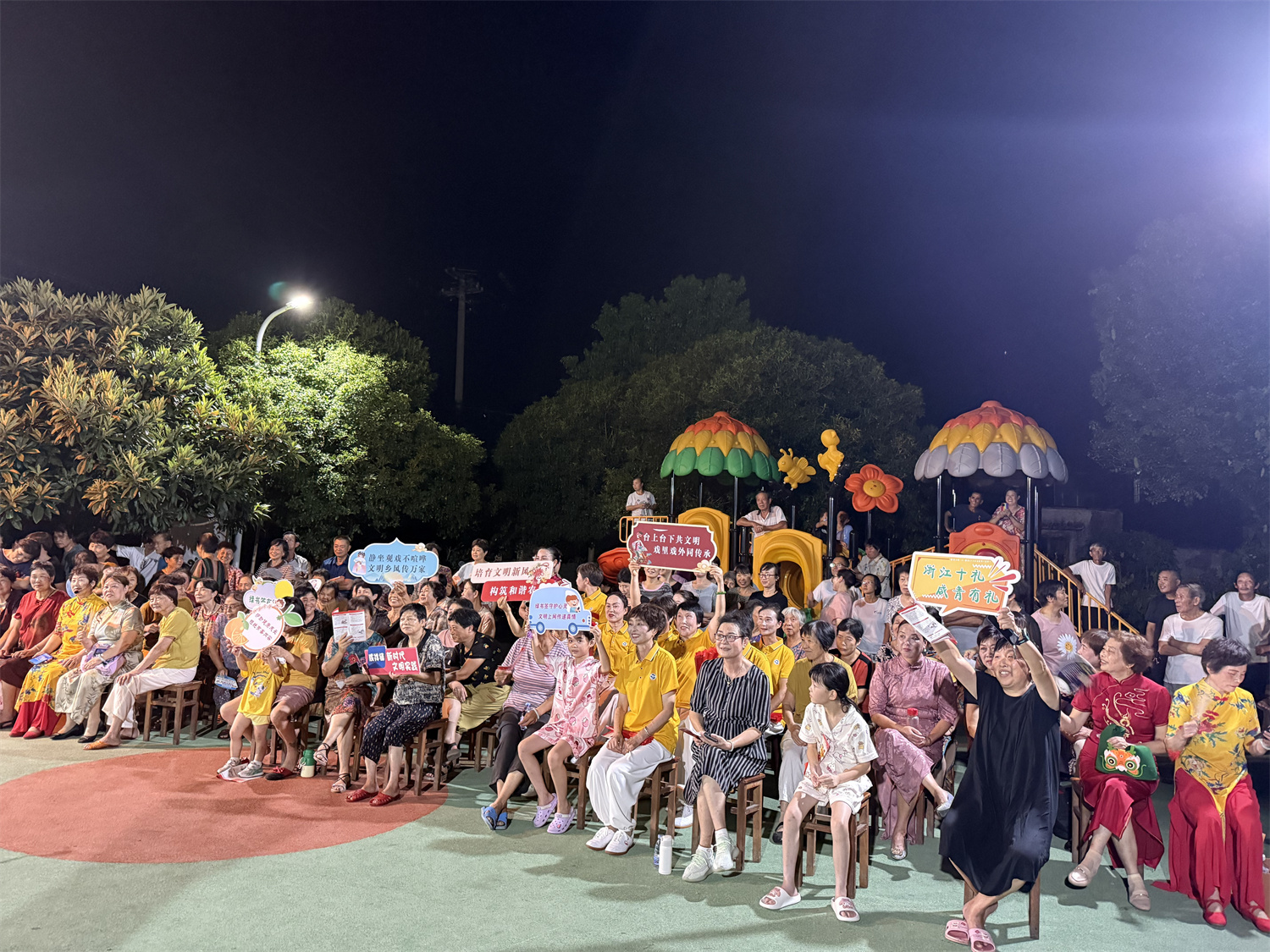 “星耀四明 戏传乡风”戏曲专场亮相咸祥，一老一小同台传唱文明乡风