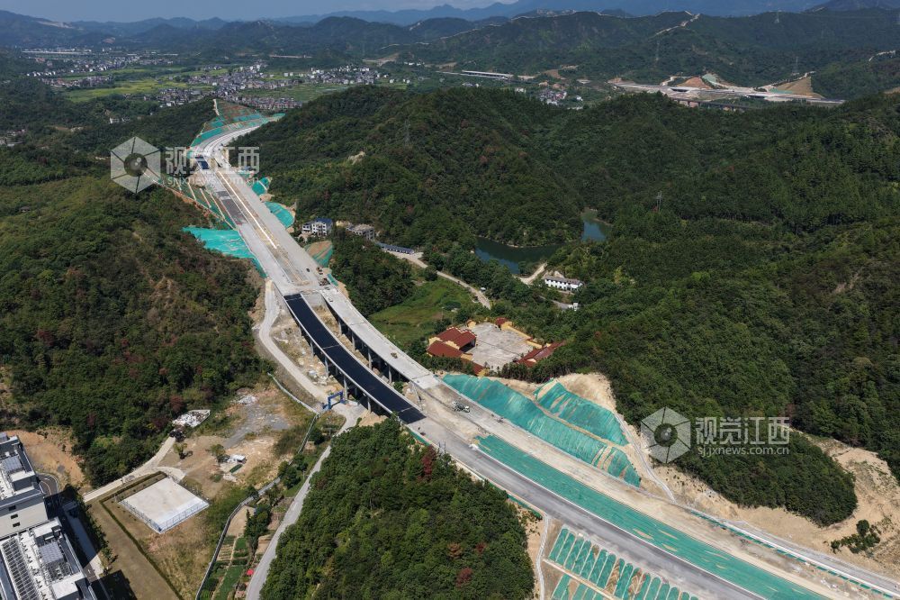 這是2025年8月30日在江西省上饒市廣信區羅橋街道辦事處境內拍攝的一組畫面。