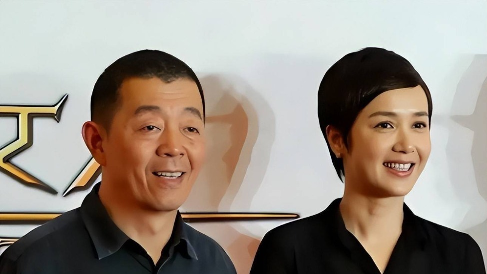 一个被窝睡不出两种人！婚内不忠诚绯闻不断，蒋雯丽夫妇活成了笑话封面图