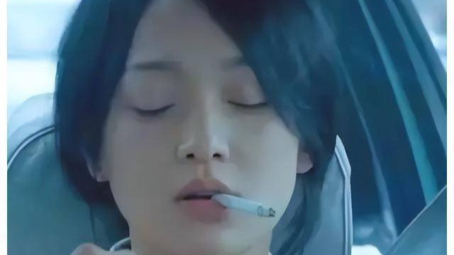 娱乐圈抽烟成瘾的几位女明星：那英烟不离手，刘亦菲最爱万宝路