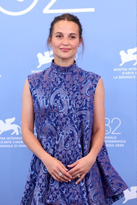 Cate Blanchett ､ Alicia Vikander ､ Callum Turner 身着路易威登亮相威尼斯电影节