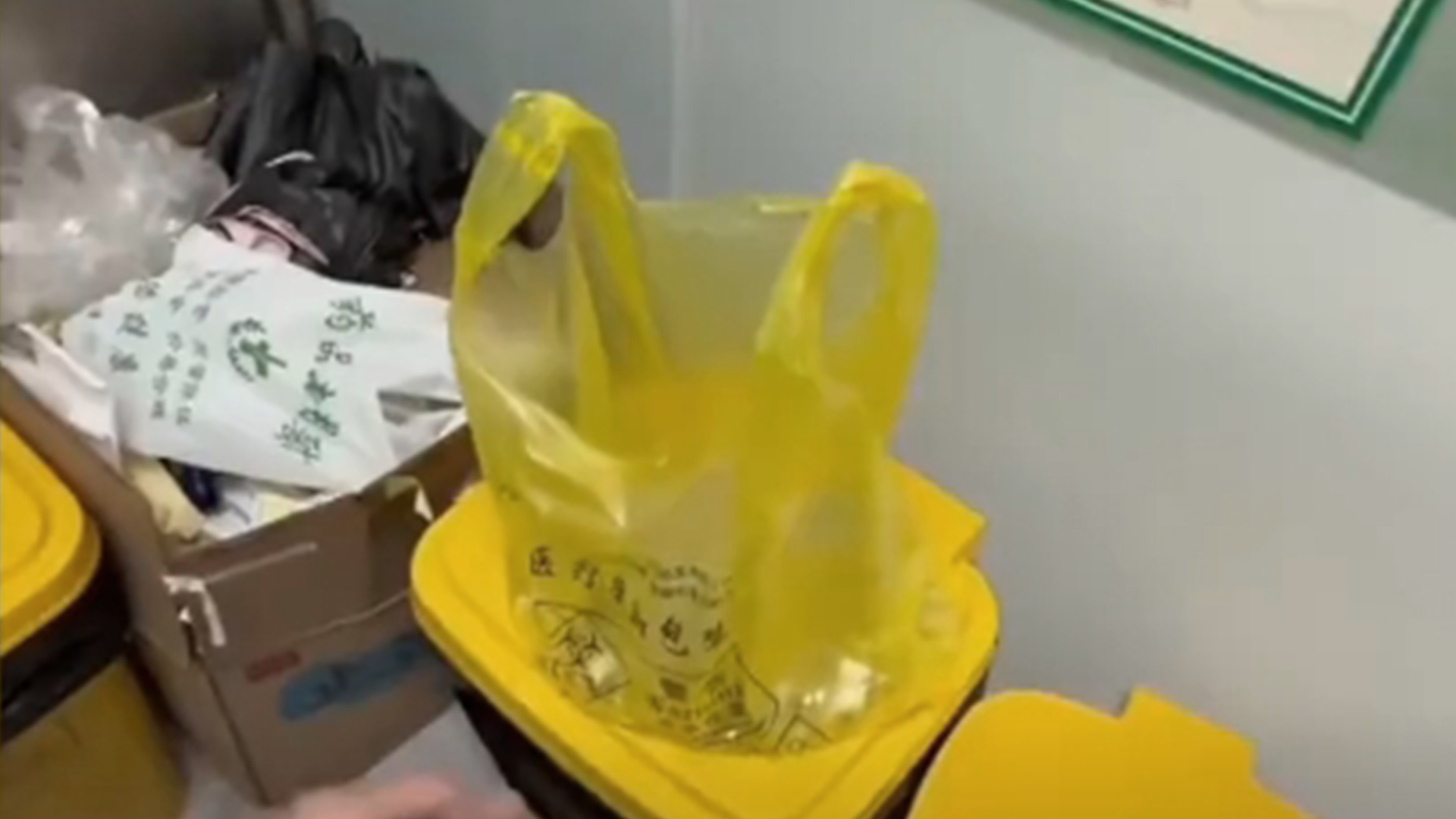 男子脚被扎伤去诊所打破伤风却被注射了氯化钠，诊所负责人：破伤风没了，财迷心窍打一针氯化钠安慰他