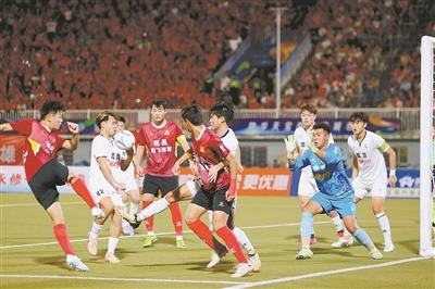 8月30日,南昌队与鹰潭队激烈对抗。