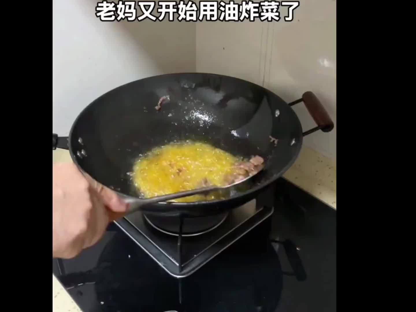 我们家的一桶油吃一周，别人都不信，你们看完我妈炒菜视频就懂了