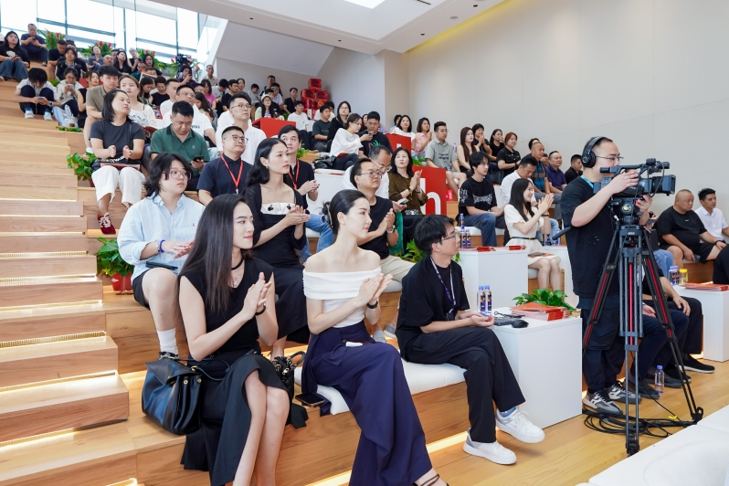 2025郑州时装周圆满闭幕 中原时尚绽放艺秀光芒