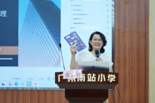 文丹枫（广东省现代移动互联网研究院院长）从技术驱动角度分享了AI时代的教育新思维。