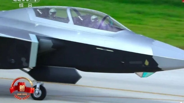 军事专家：歼20S是全球第一款双座五代机，会改变未来空战模式