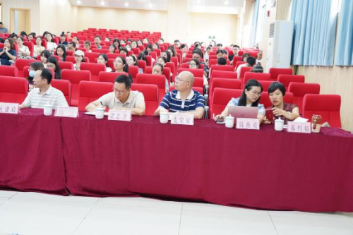 专题讲座环节，黄志红（中国教育发展战略学会教师发展专委会常务副秘书长）系统阐述跨学科项目式学习的设计框架与实施路径