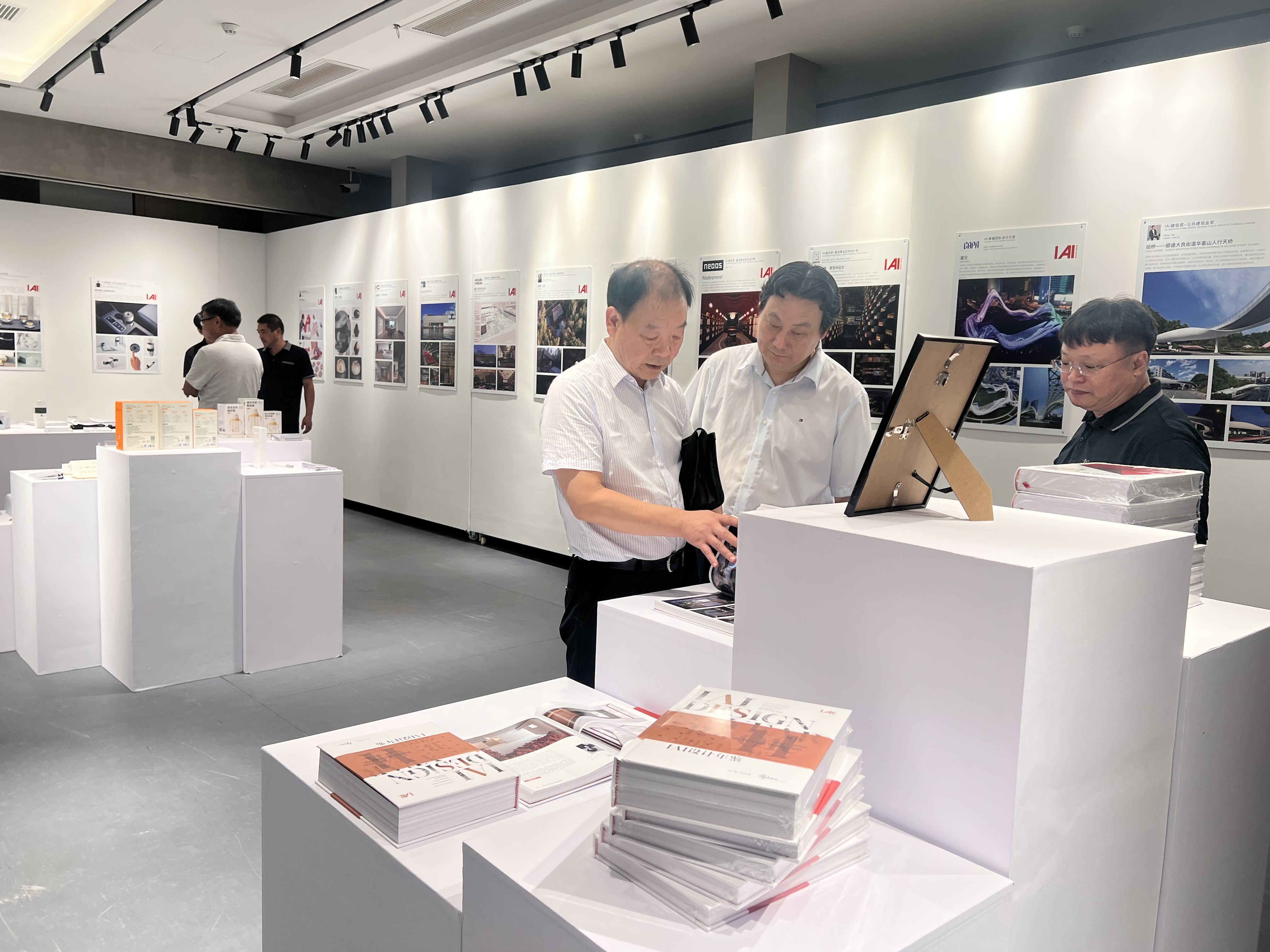 陕西省商务厅一行莅临凤凰艺品科技有限公司调研交流 共话陕闽外向型经济高质量发展