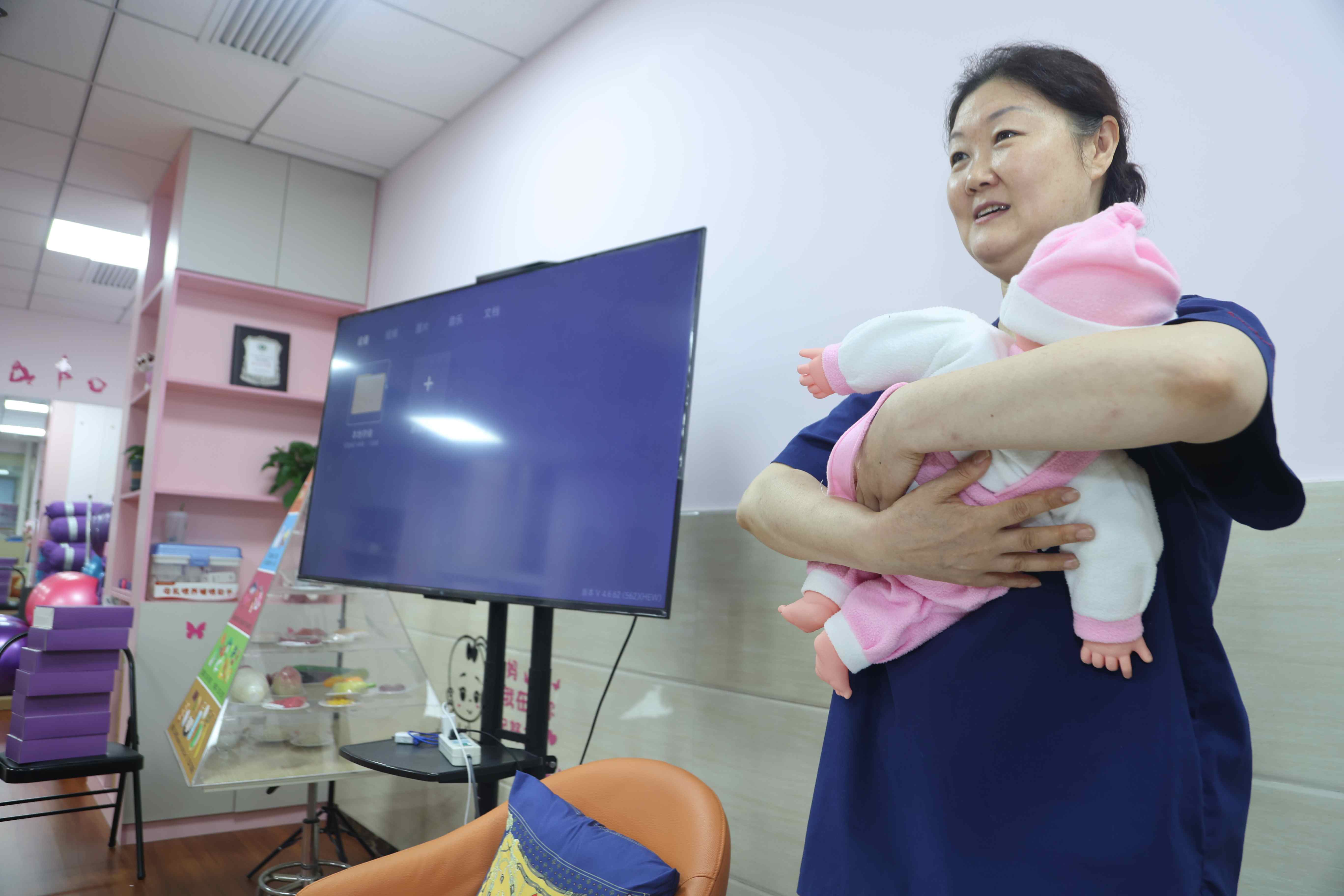 【组图】沧州：温暖的陪伴！“孕妇学校”为“准爸妈”们开设育儿课堂