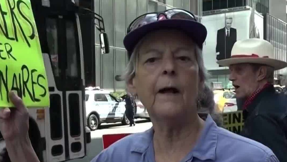 庆祝劳动节，美国多地爆发“反特朗普”示威