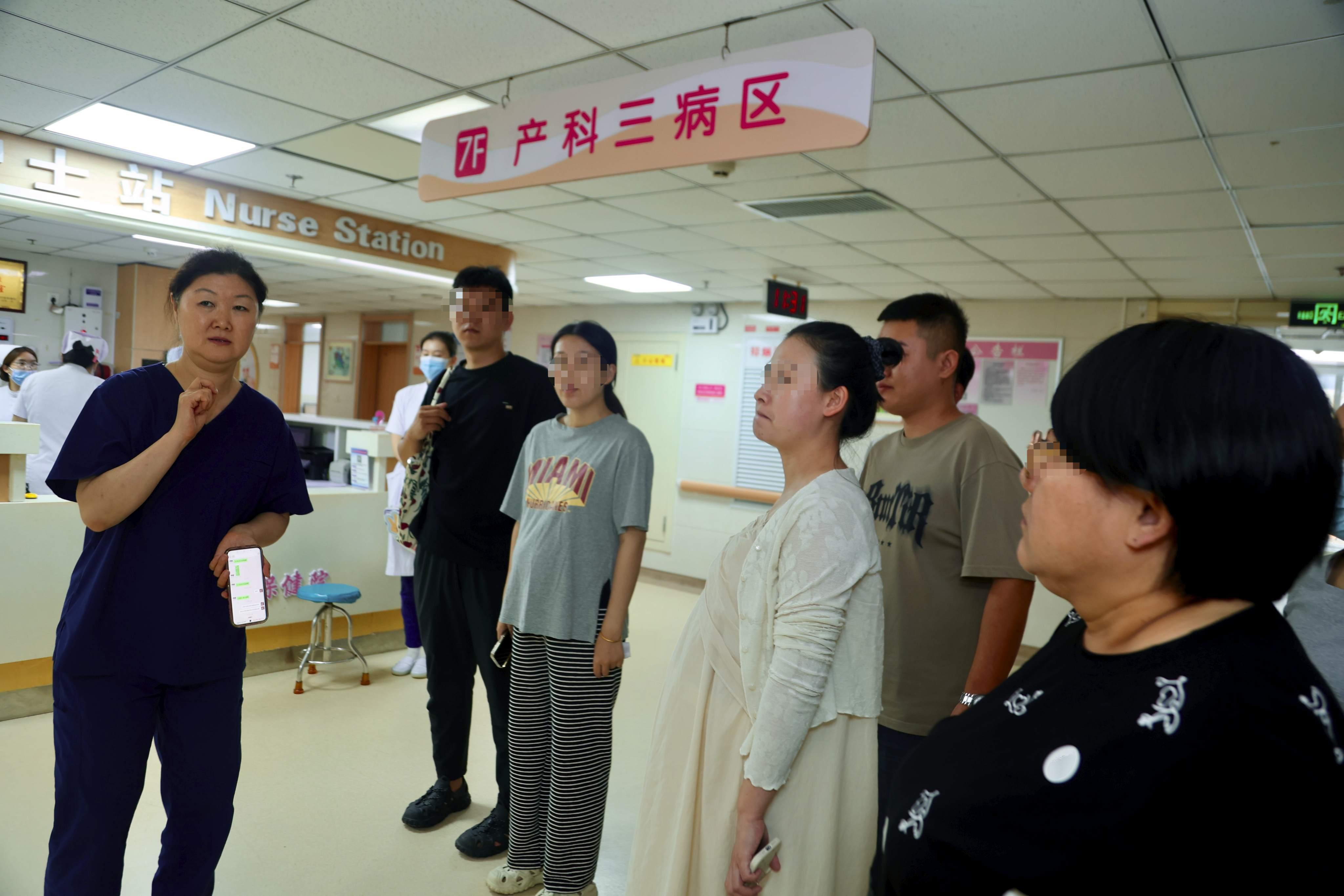 【组图】河北沧州：“准爸妈”参观产房，做好准备迎接小生命