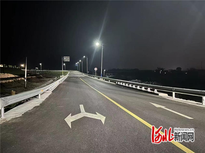 图为山海关区石河东路与G102国道连接道路。