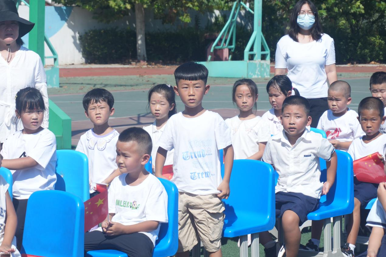 秦皇岛北戴河新区朱建坨小学开学典礼：红韵启新程 童心植家国