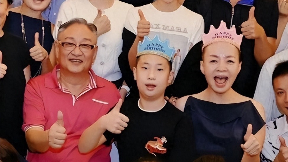 英达也没想到，宋丹丹最疼的“儿子”，竟然不是巴图而是15岁的他封面图