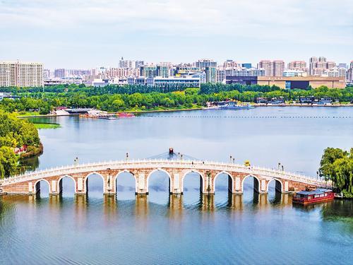 8月22日，无人机拍摄的唐山南湖景区。本报记者 赵杰摄