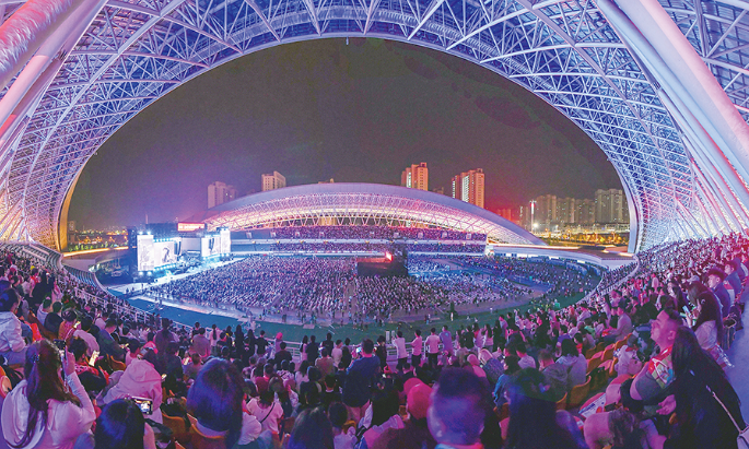 摇滚编年史超级演唱会在丹河体育场震撼举行