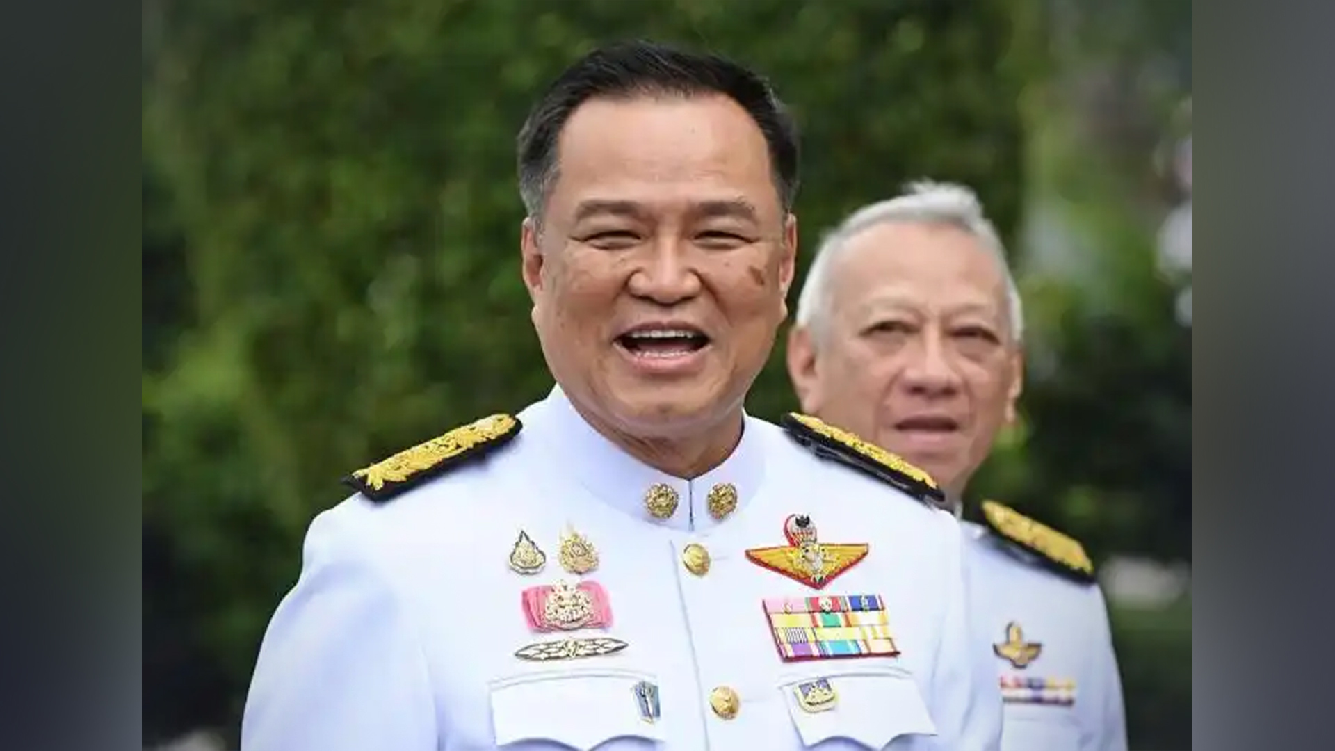 泰国新总理出生于华人家庭，曾说在家每天说粤语，会开飞机还精通乐器