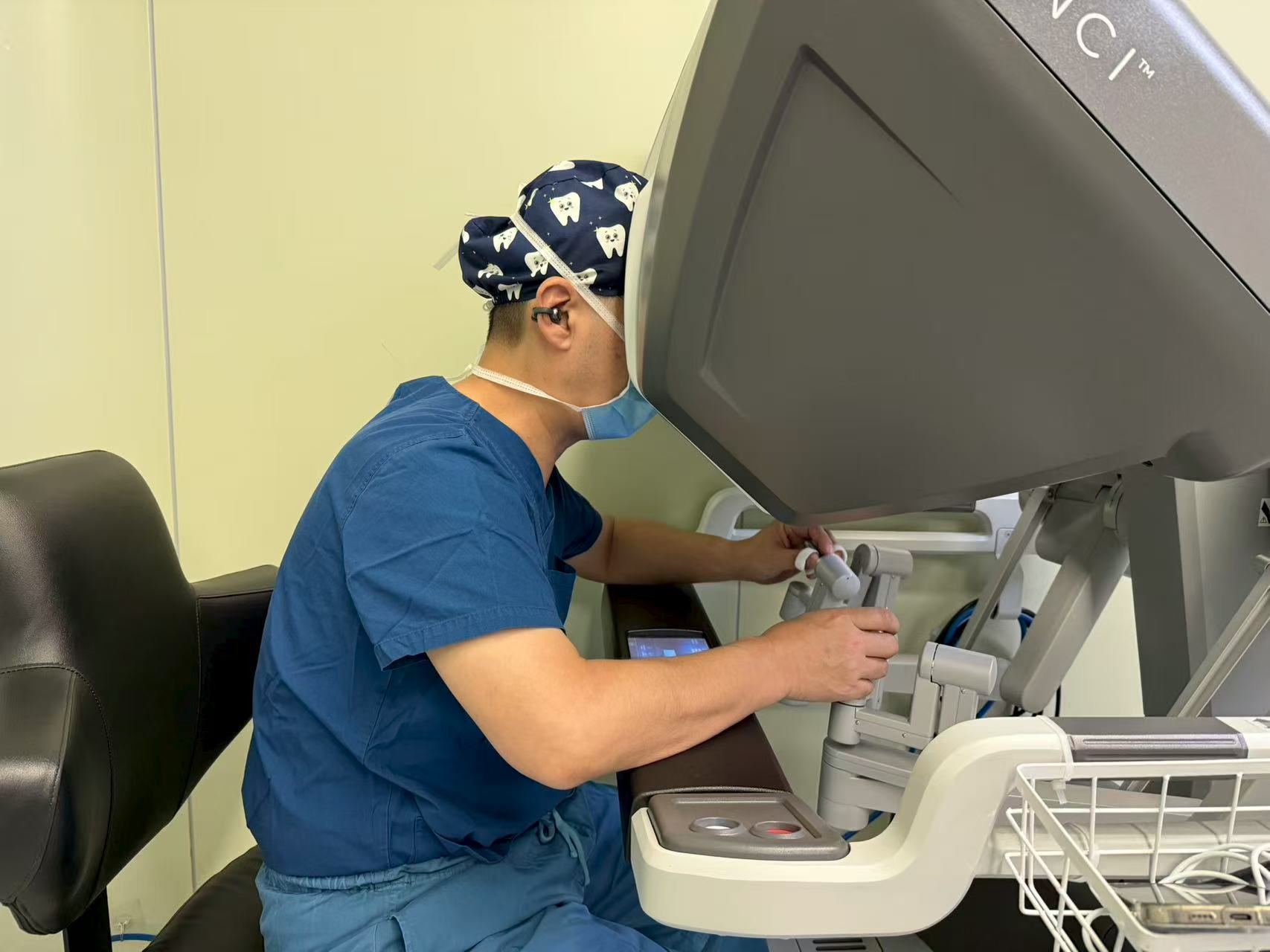 中大医院普外科主任石欣手术中