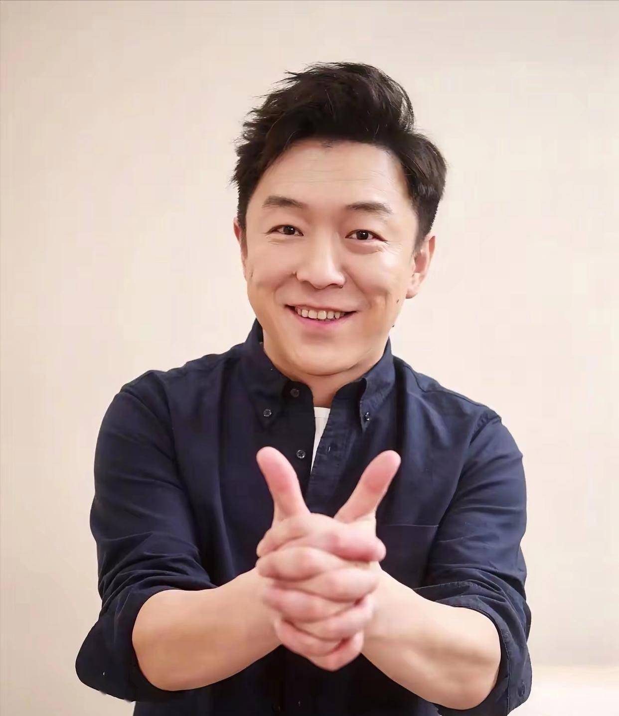 黄渤曾是百亿影帝站在巅峰，如今却被资本冷落缩在角落，发生了什么