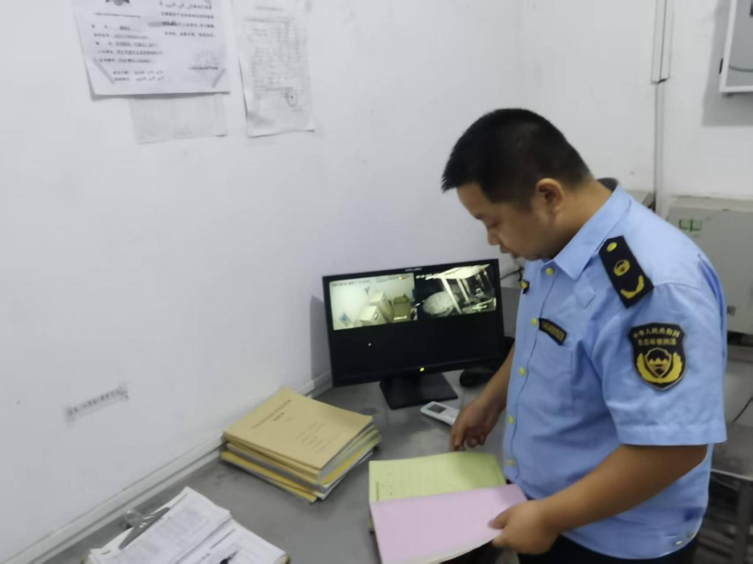 对甘源在线站房进行检查