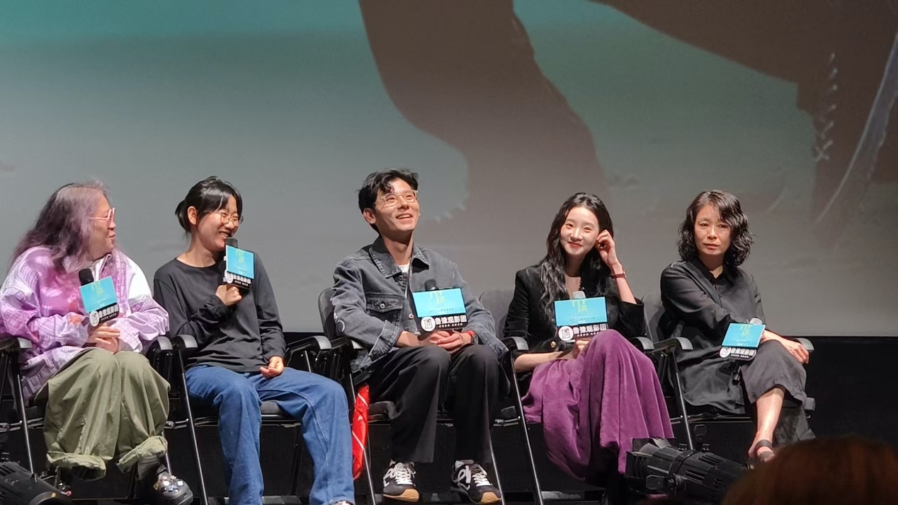 路演现场，导演邱玉洁谈论爱情。