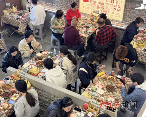 “老三样”厦门店生意火爆。