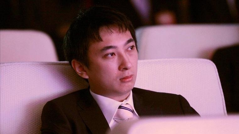 黄一鸣最担心的事发生了!王健林欠债苦熬,怪不得闪闪频繁出镜