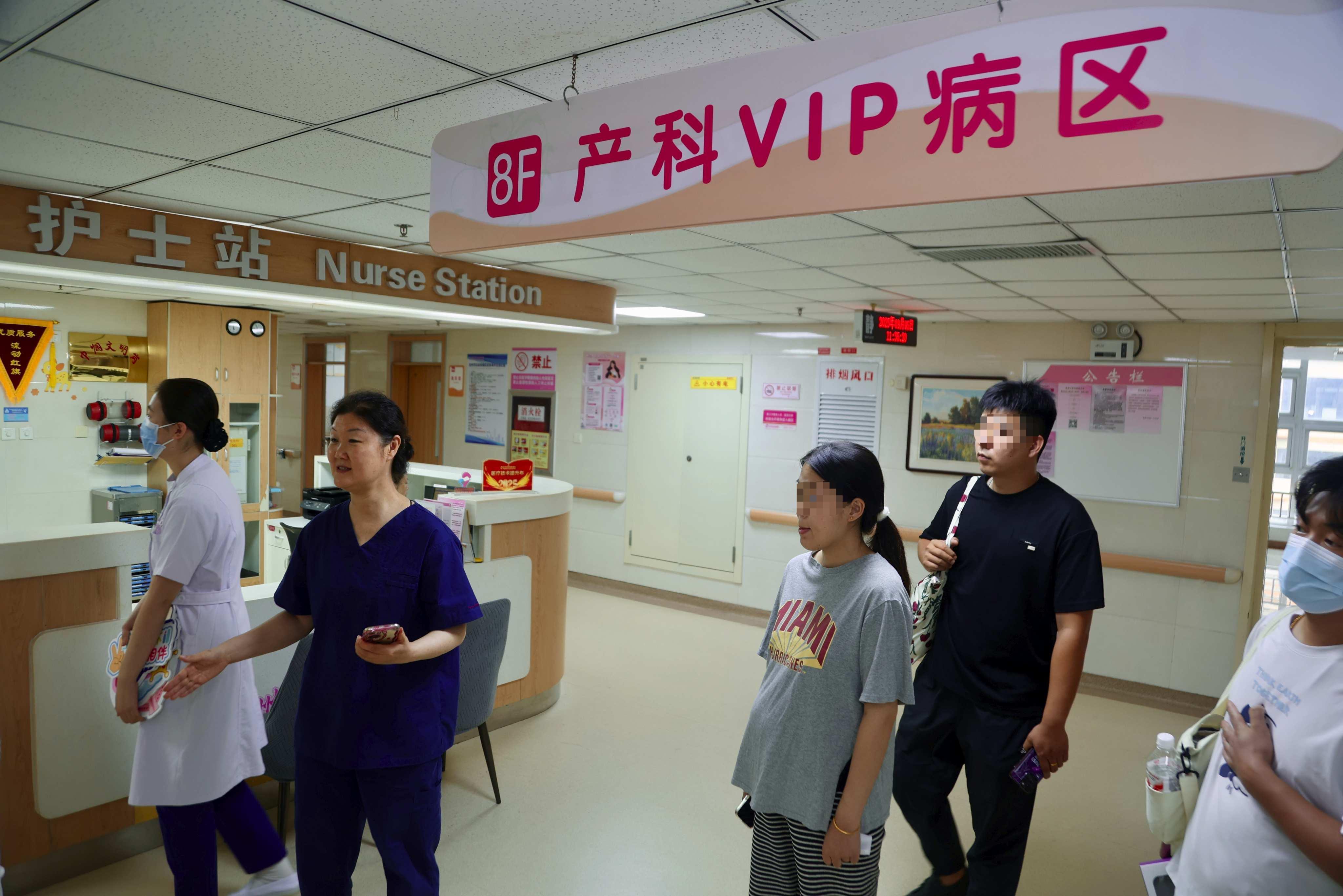 【组图】河北沧州：“准爸妈”参观产房，做好准备迎接小生命