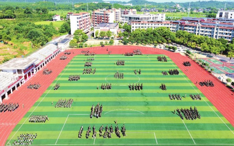 峽江縣：開展新生軍事訓練 強健體魄磨煉意志（圖）