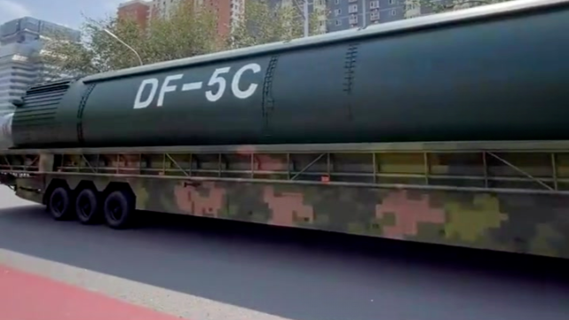 这也太大了！迎面感受东风-61、东风-5C带来的视觉冲击