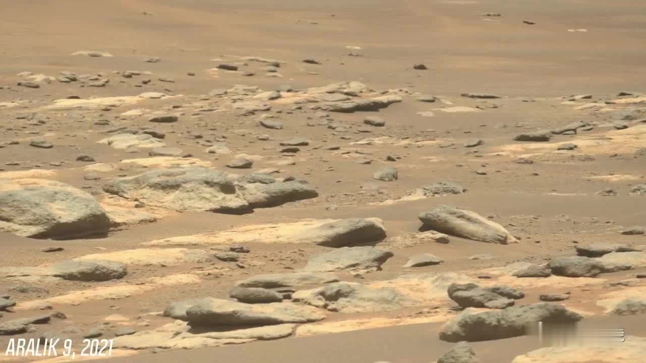 NASA探测器拍的2张火星图，真的是一望无际