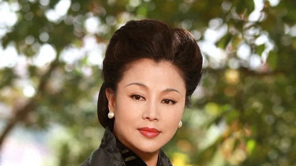 宁愿净身出户也不放弃儿子，做单亲妈妈38年，如今儿子成了她的骄傲封面图