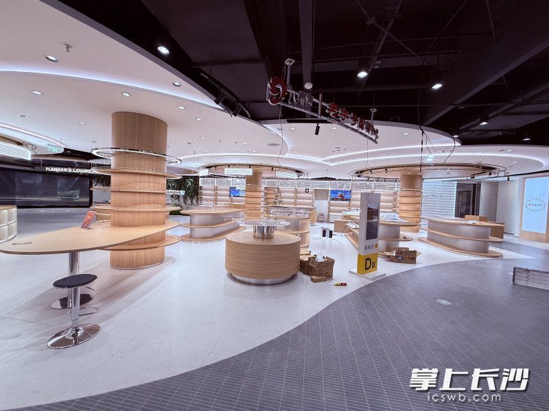 有税区域则设立了国潮主题馆、老字号专区、外贸优品区、湖湘好礼等区域。