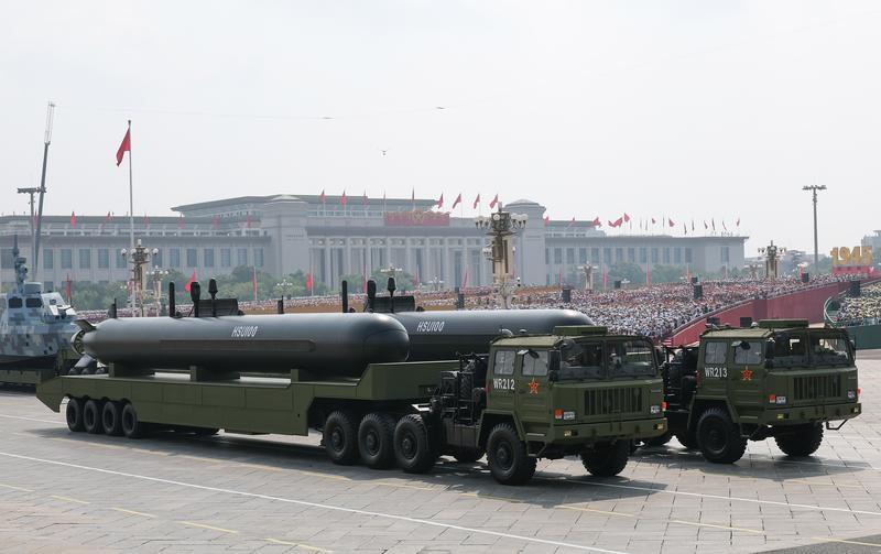 新华社照片，北京，2025年9月3日 9月3日，纪念中国人民抗日战争暨世界反法西斯战争胜利80周年大会在北京隆重举行。这是海上无人作战方队接受检阅。 新华社记者 陈诚 摄