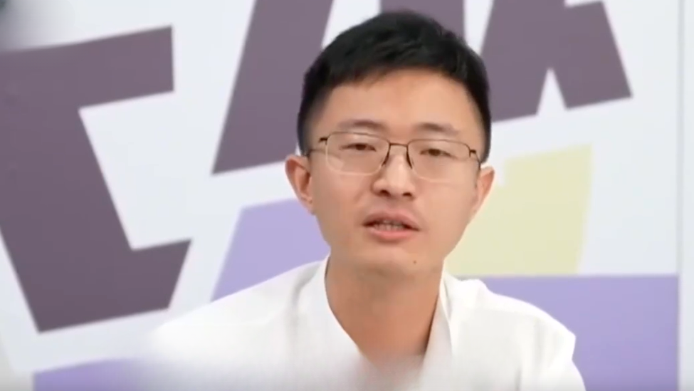 柯文哲终日无法见光，侯汉廷：和民进党关系好就有沙发和大床