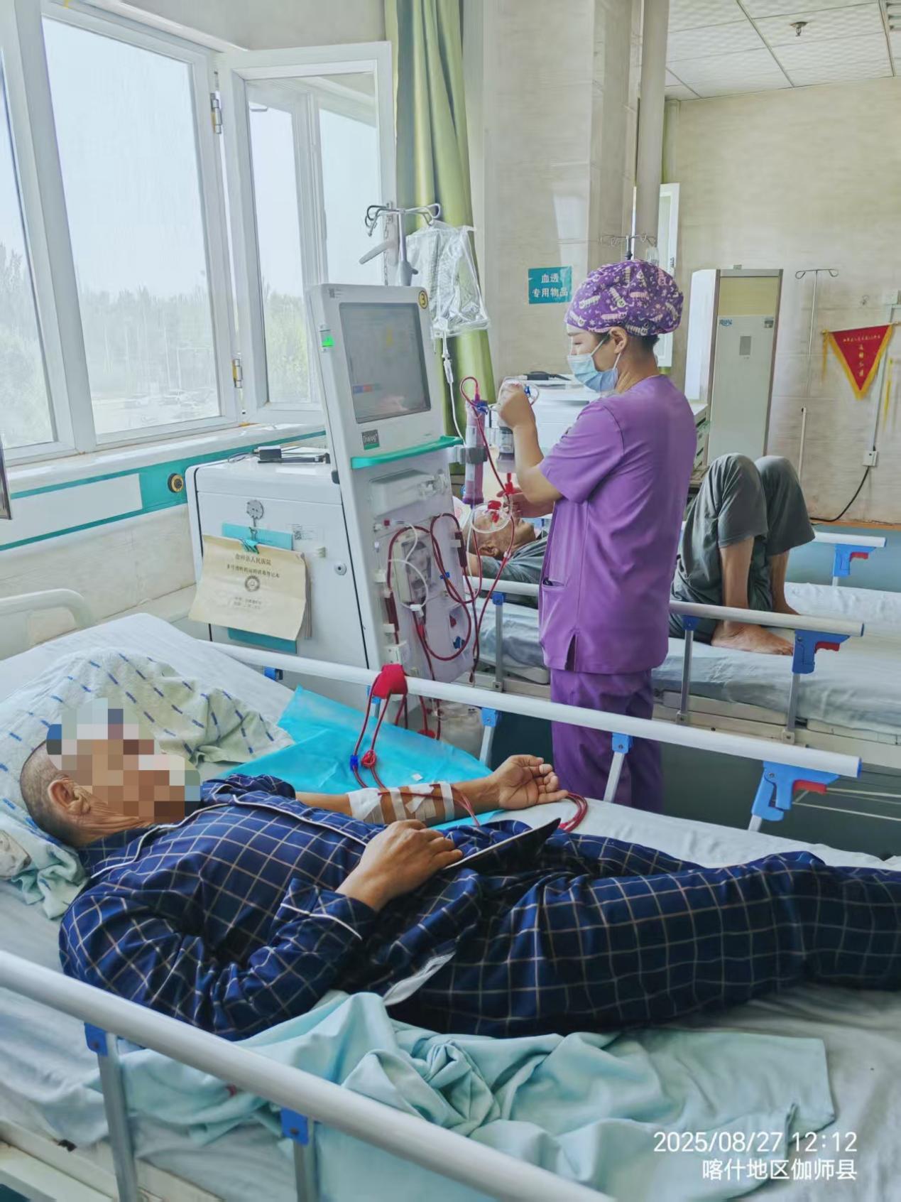 图为:在佛山市一医院帮助下,建立起来的血透室。