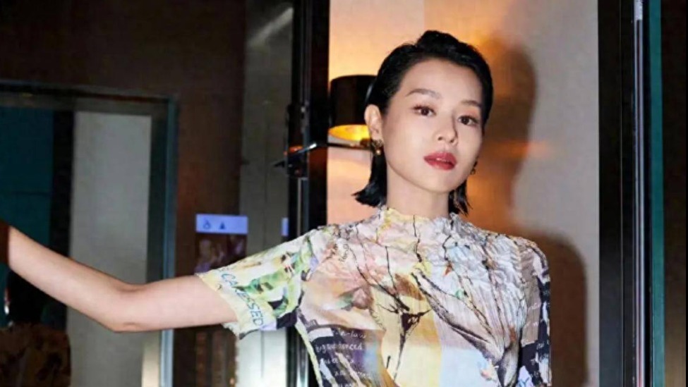 45岁杏儿晒5口之家，3个儿子颜值逆天，黄宗泽现状令人揪心封面图