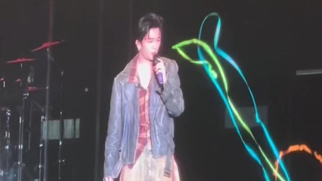 黄子弘凡演唱会秀兰州话　听听他在家乡说了啥