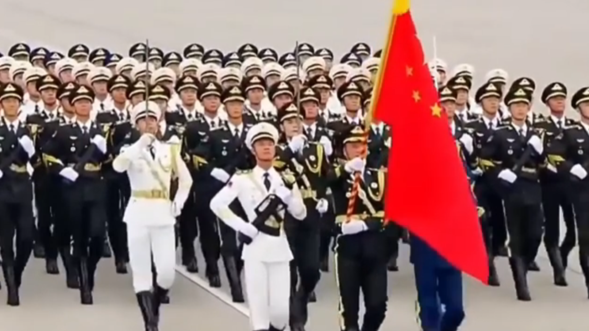 感受“中国排面”的威武庄严！解放军在越南阅兵式帅气登场