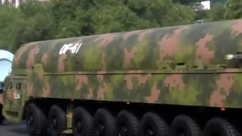 东风-61导弹亮相阅兵场，介文汲：这是连跳2代