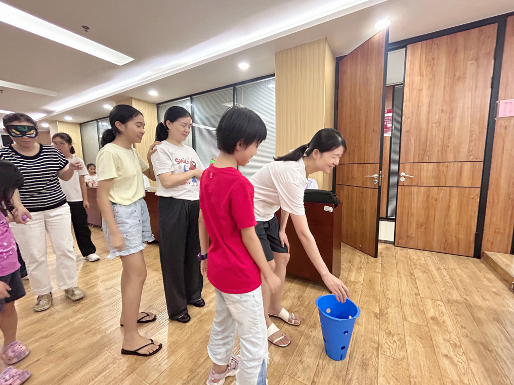 “童”游非遗乐融融渔业社区开展亲子非遗手工活动