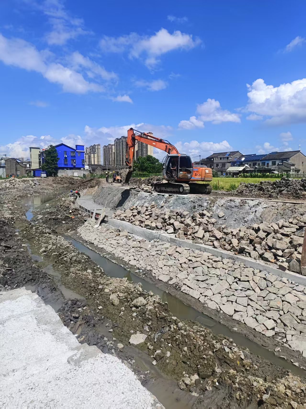 新增水域工程建设中