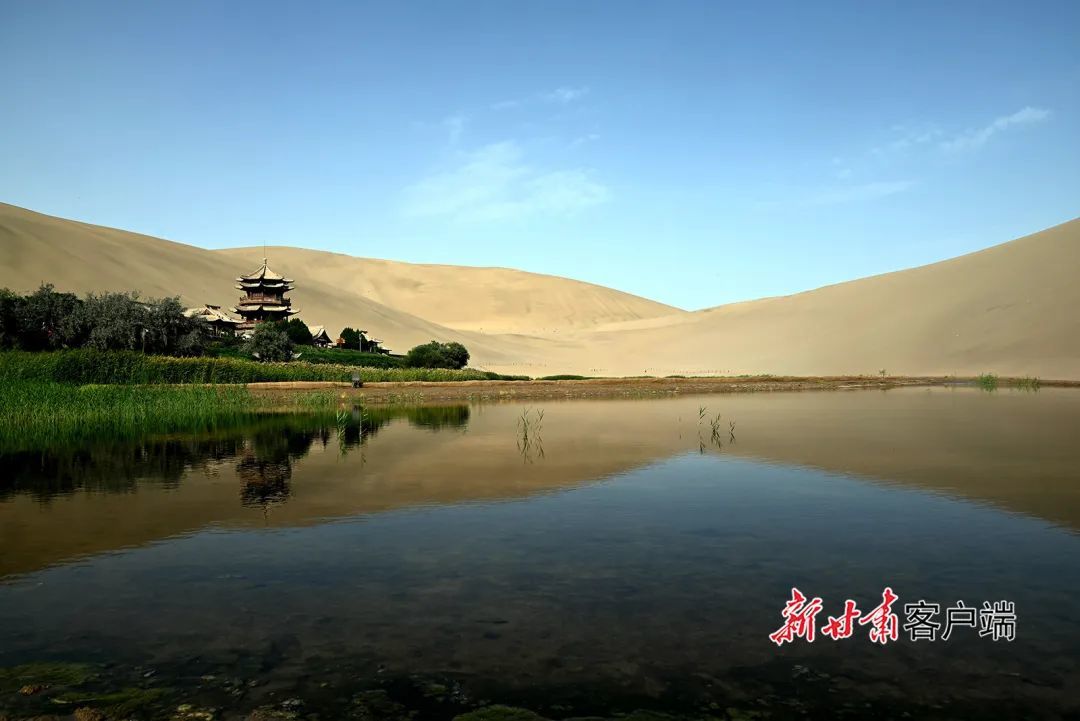 鸣沙山月牙泉景区