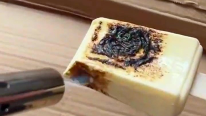 钟薛高创始人回应雪糕烧不化：近50%干物质的和95%都是水的烧起来不一样